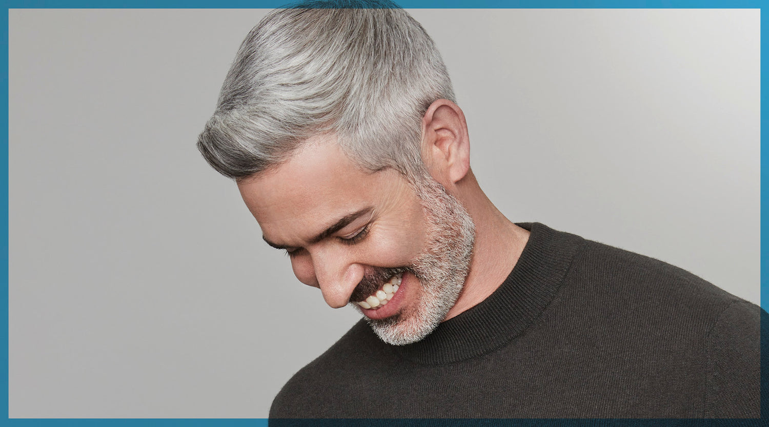 Männermodel mit grauen Haaren