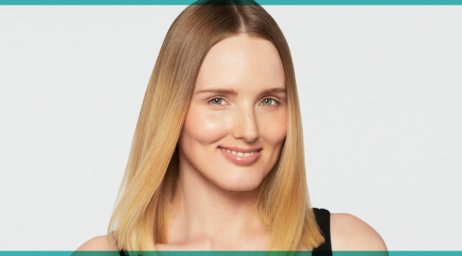 Frau mit blonden glatten langen Haaren