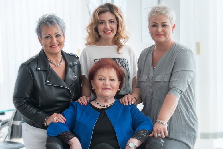 Frauen Power im Haarstudio in Sindelfingen - Paul Mitchell