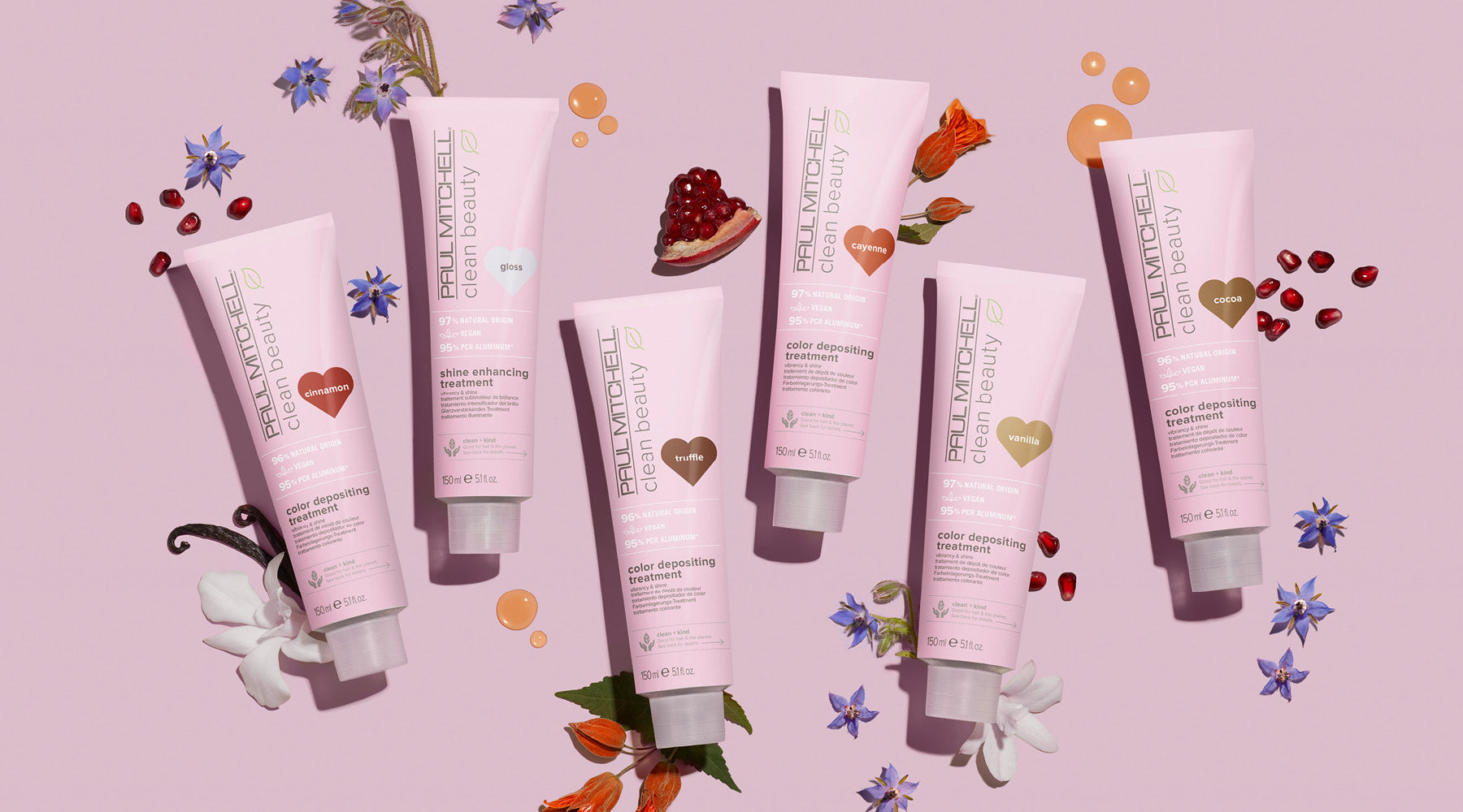 Pflegeprodukte auf rosa Hintergrund mit Blüten, Granatapfelkernen und Farbakzenten – Schutz für coloriertes Haar.